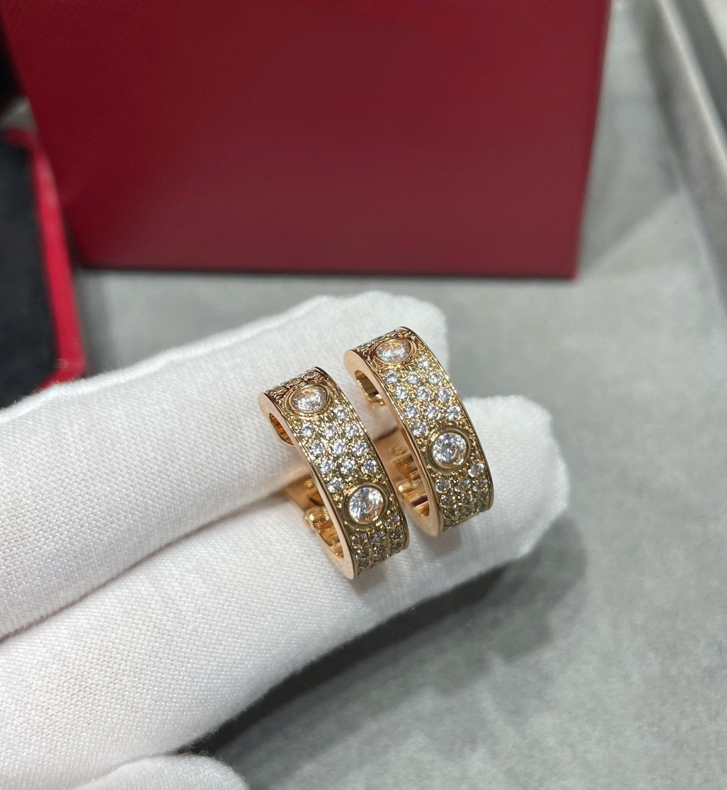 [Psychic Jewelrys]LOVE 5.5MM DIAMOND PAVED EARRINGS