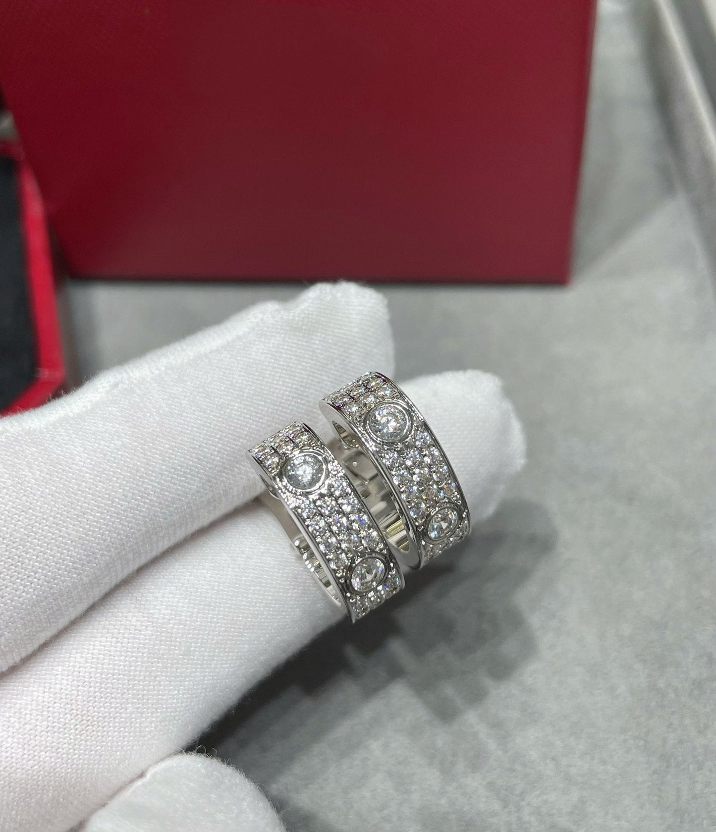 [Psychic Jewelrys]LOVE 5.5MM DIAMOND PAVED EARRINGS