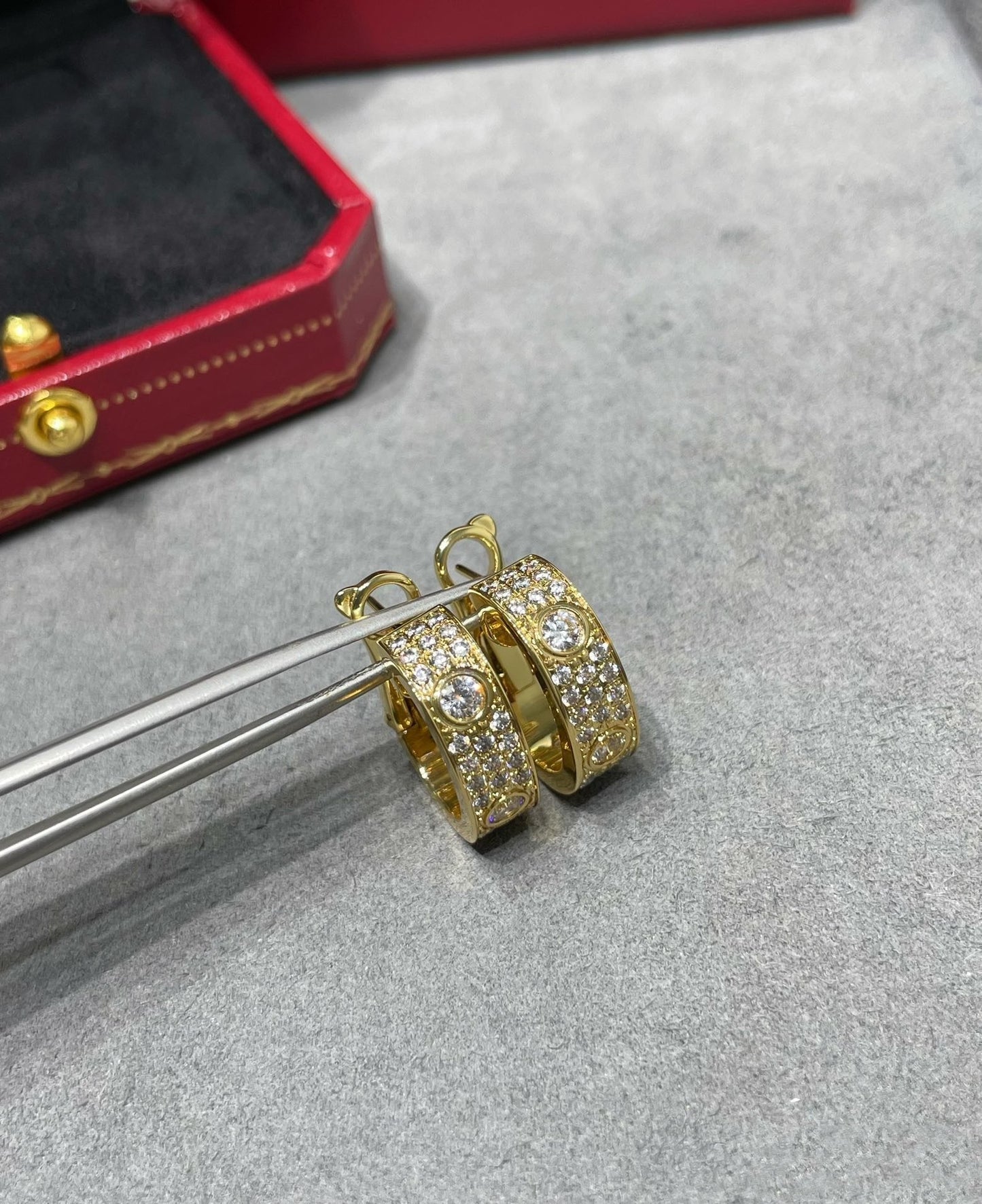 [Psychic Jewelrys]LOVE 5.5MM DIAMOND PAVED EARRINGS