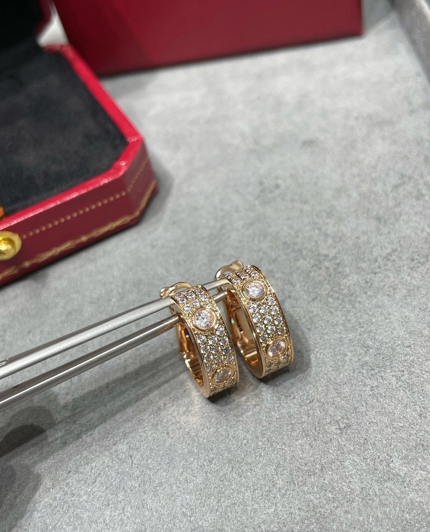 [Psychic Jewelrys]LOVE 5.5MM DIAMOND PAVED EARRINGS