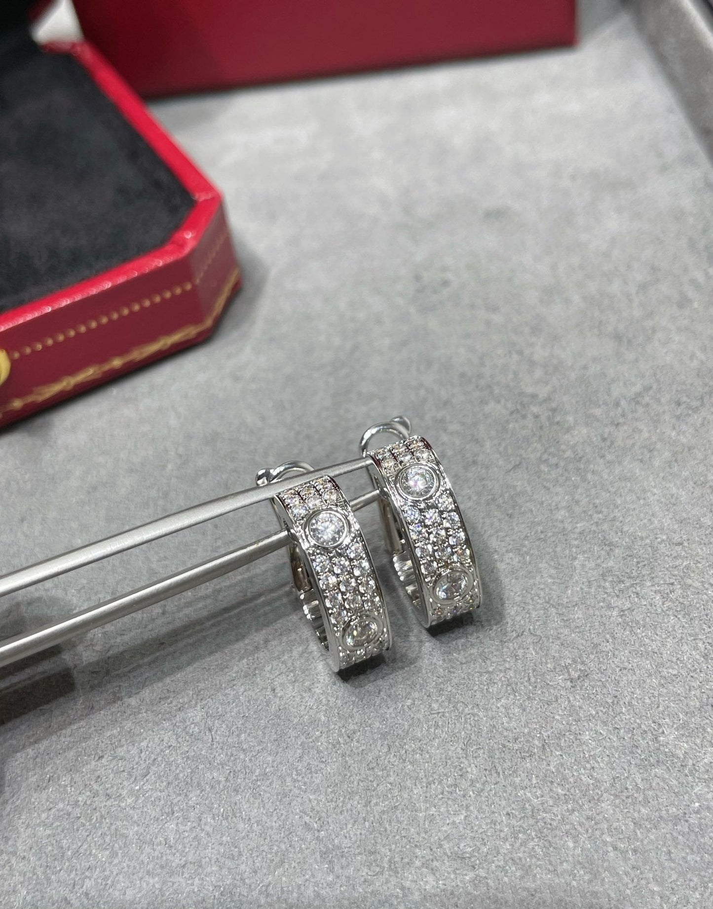 [Psychic Jewelrys]LOVE 5.5MM DIAMOND PAVED EARRINGS