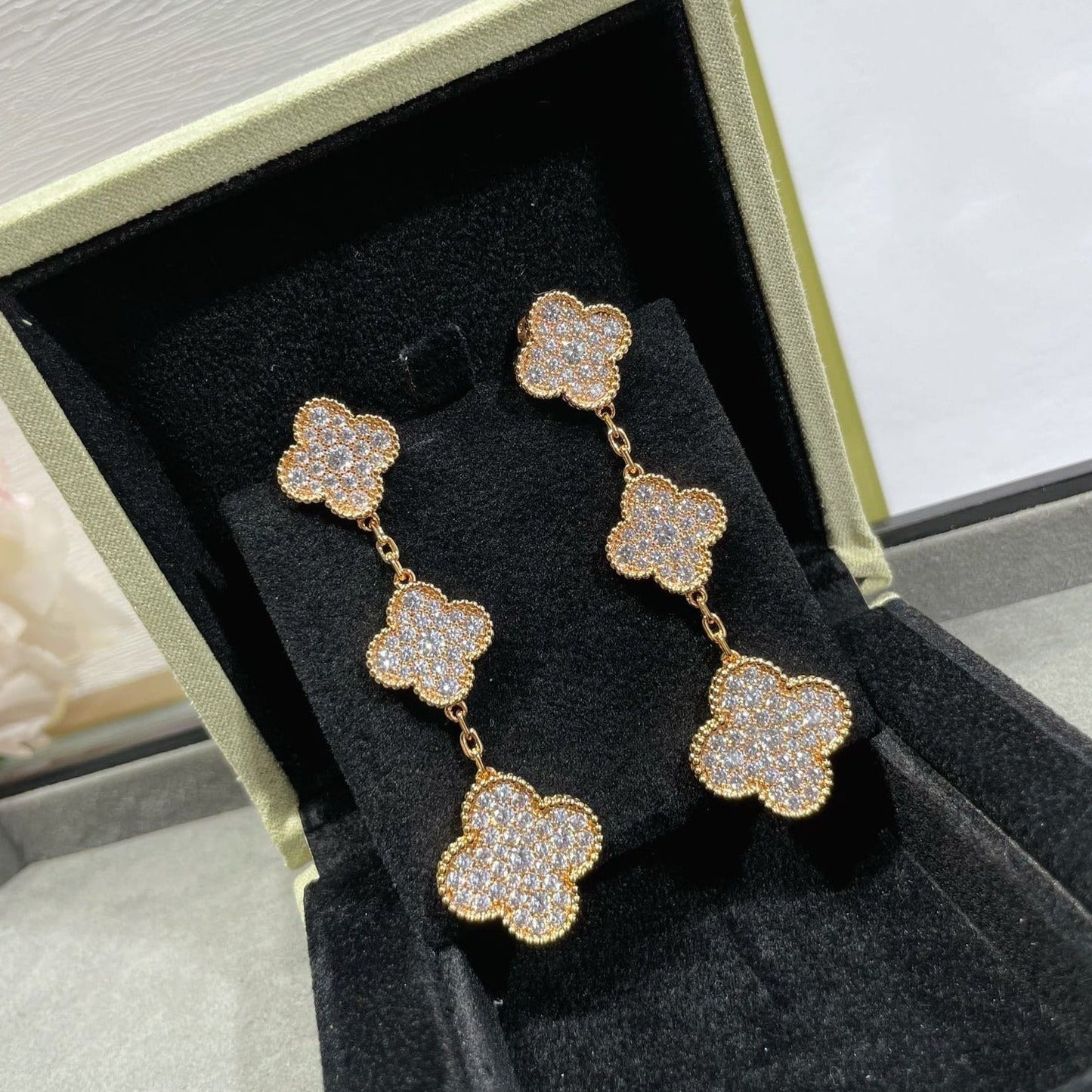 [Psychic Jewelrys]CLOVER 3 MOTIFS DIAMOND PAVED ROSE GOLD EARRINGS