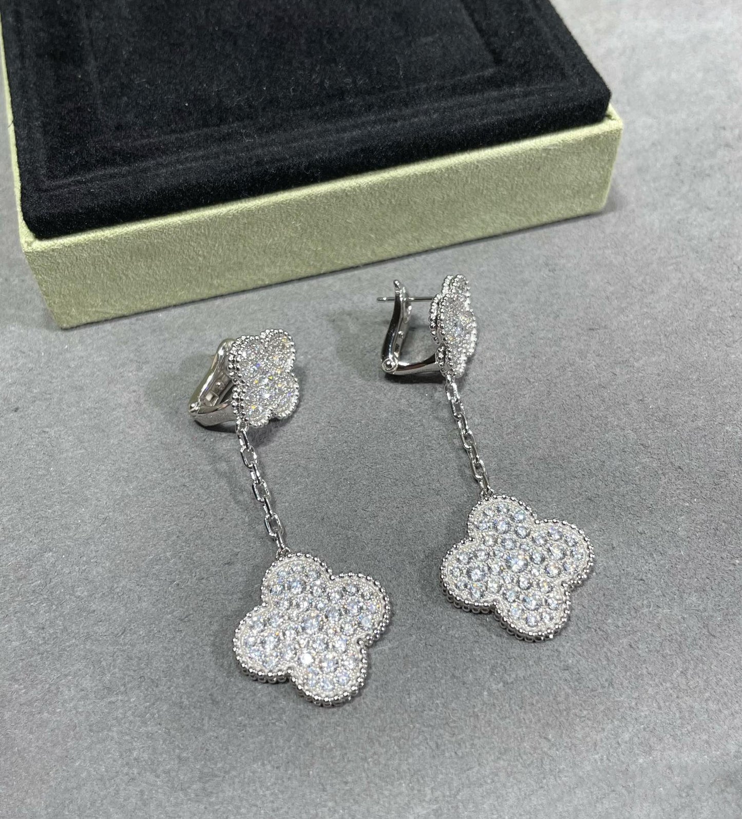 [Psychic Jewelrys]CLOVER 2 MOTIFS DIAMOND PAVED SILVER EARRINGS