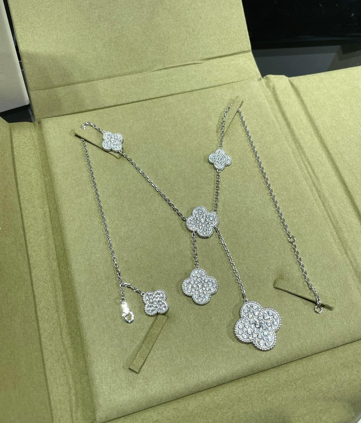[Psychic Jewelrys]CLOVER 6 MOTIF DIAMOND PAVED NECKLACE