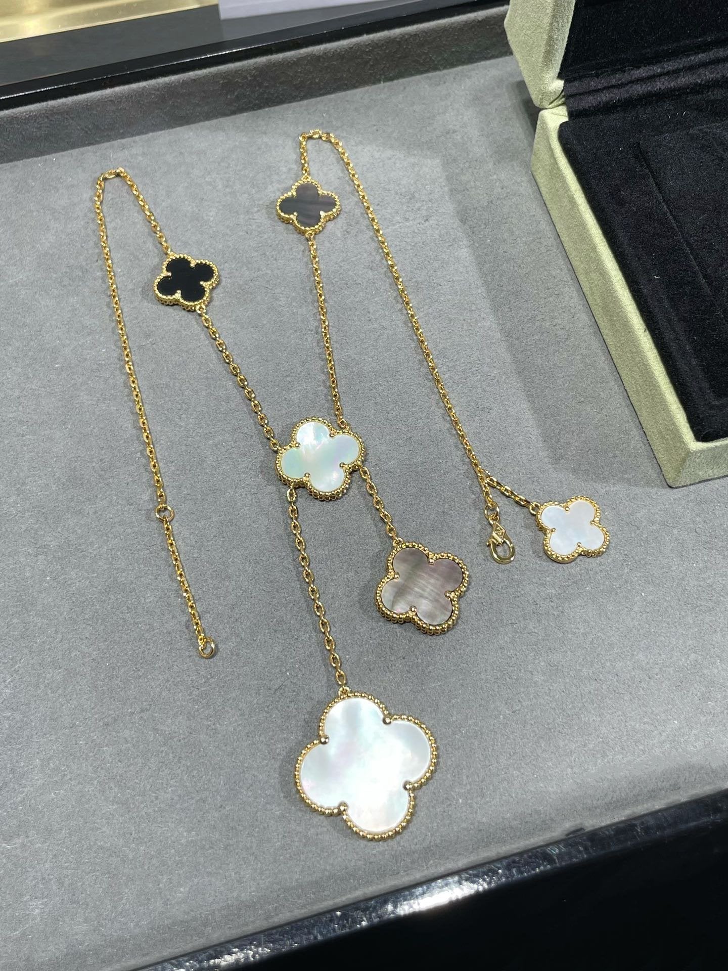 [Psychic Jewelrys]CLOVER 6 MOTIF MOP ONYX GOLD NECKLACE