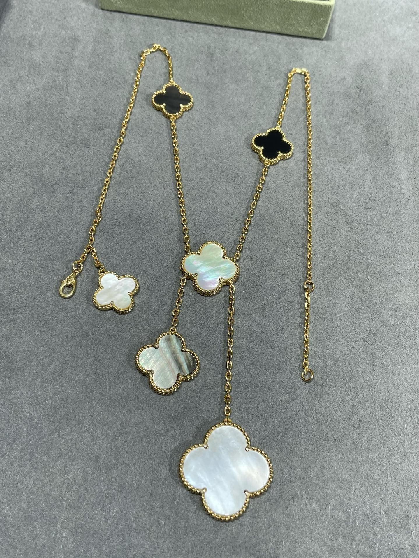 [Psychic Jewelrys]CLOVER 6 MOTIF MOP ONYX GOLD NECKLACE