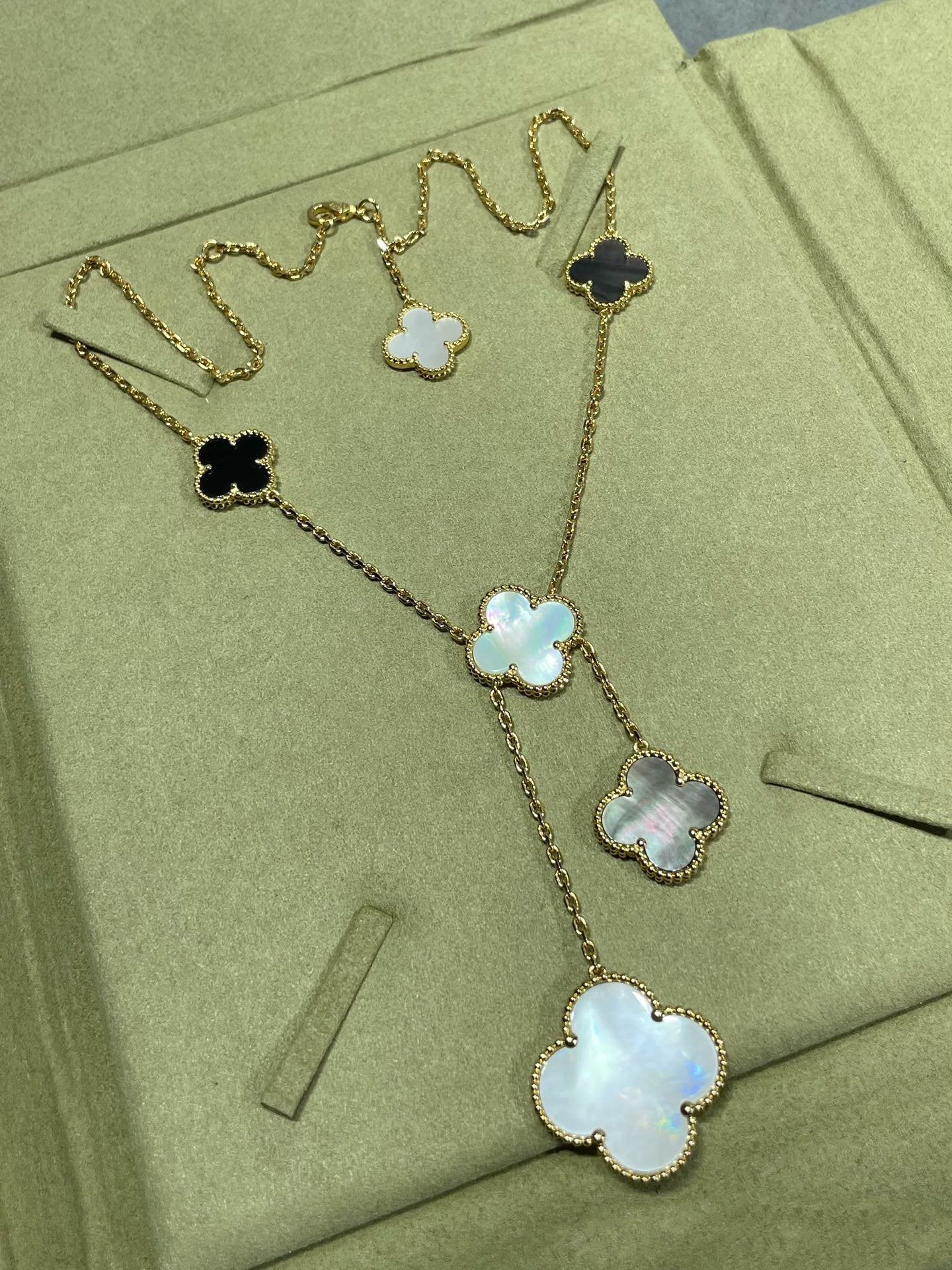 [Psychic Jewelrys]CLOVER 6 MOTIF MOP ONYX GOLD NECKLACE