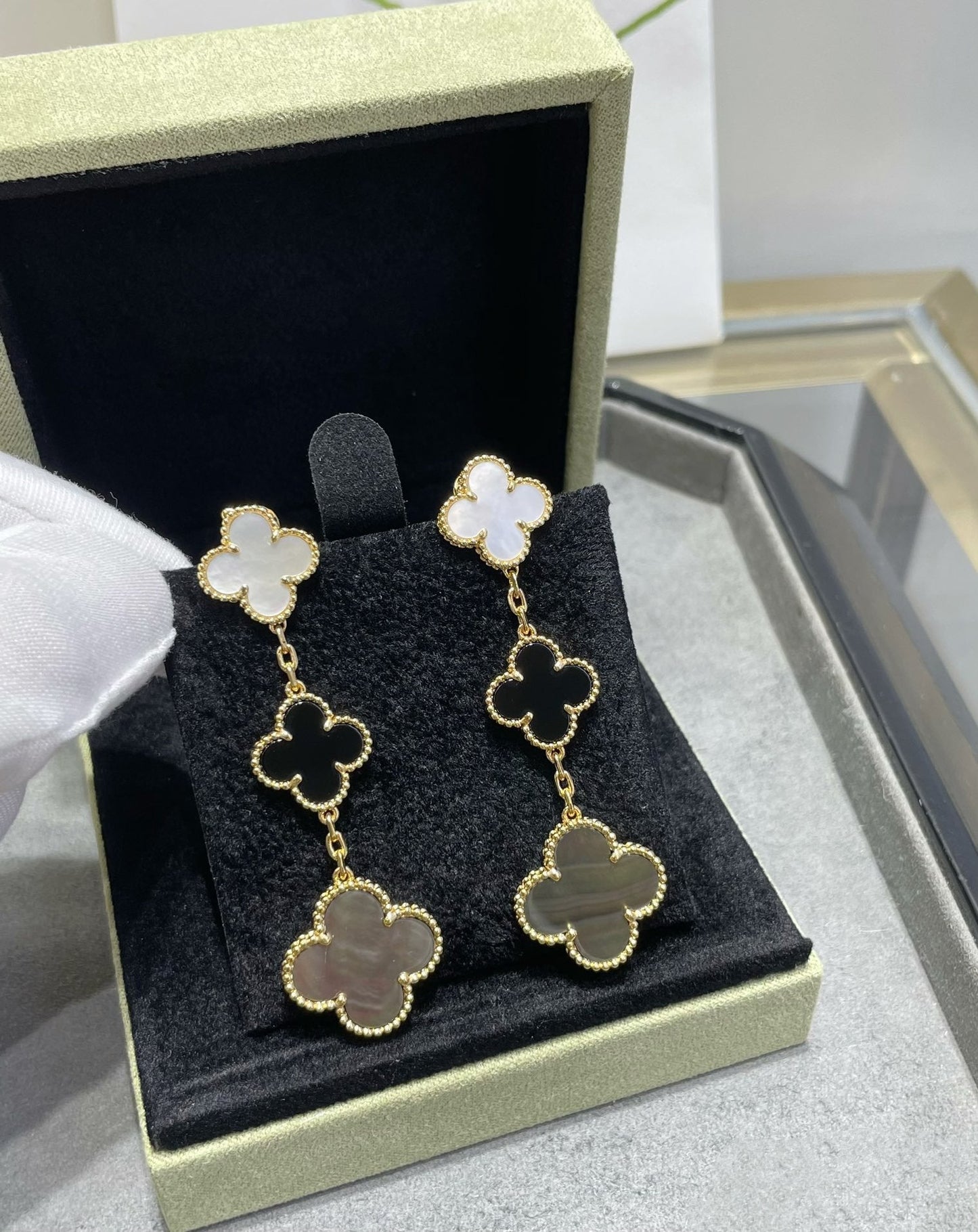[Psychic Jewelrys]CLOVER 3 MOTIF MOP ONYX DARK MOP PINK GOLD EARRINGS