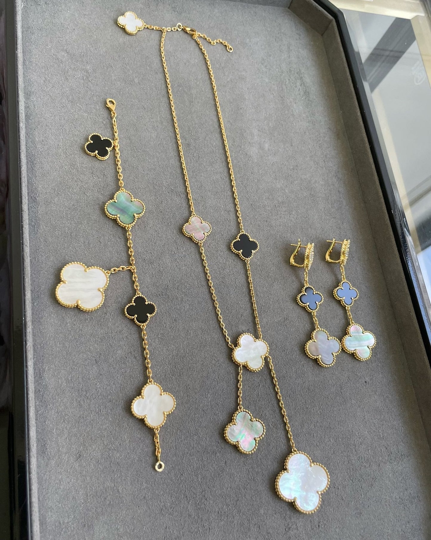 [Psychic Jewelrys]CLOVER 3 MOTIF MOP ONYX DARK MOP PINK GOLD EARRINGS