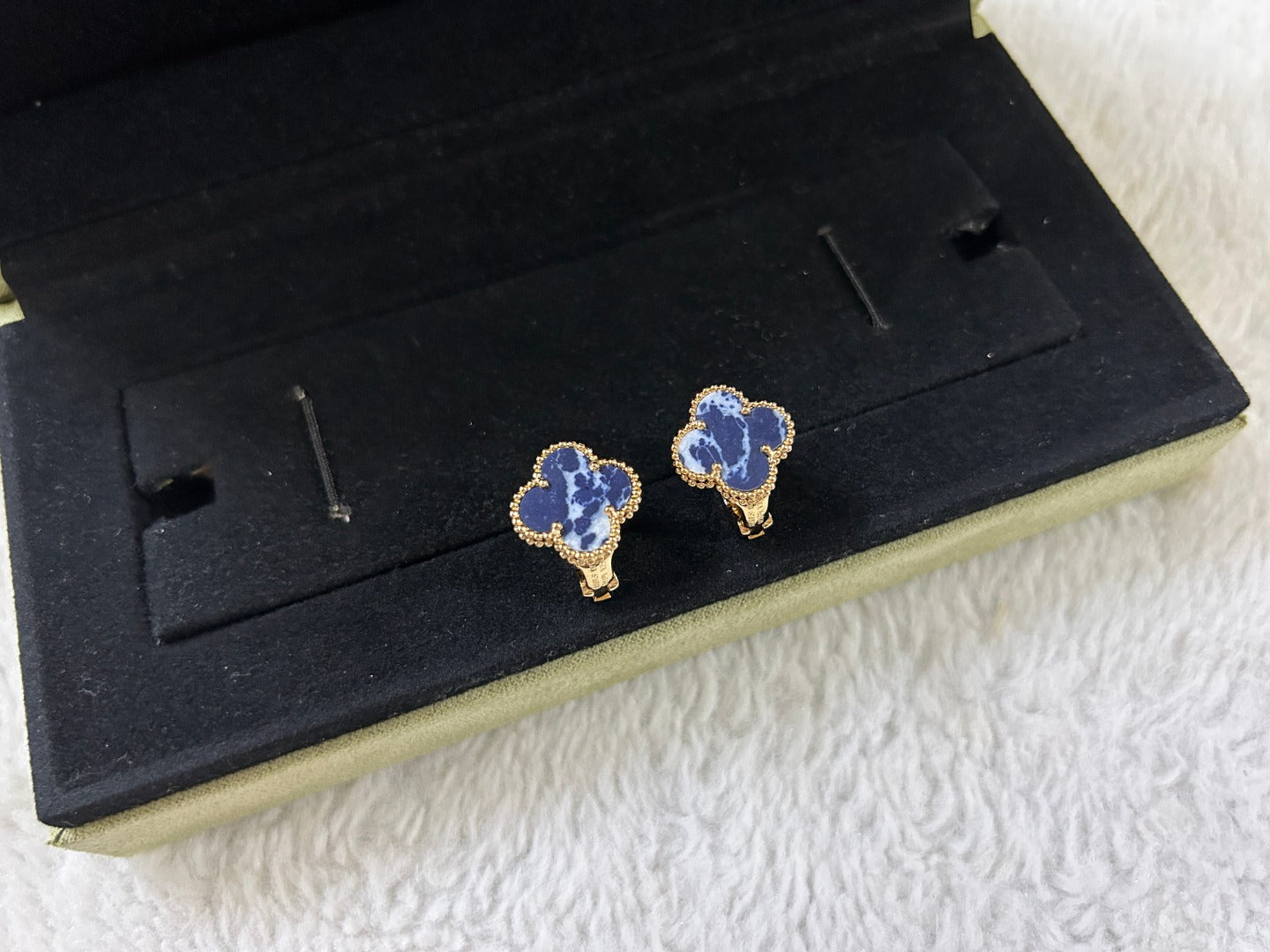 [Psychic Jewelrys]CLOVER PIETERSITE MEDIUM STUD EARRINGS