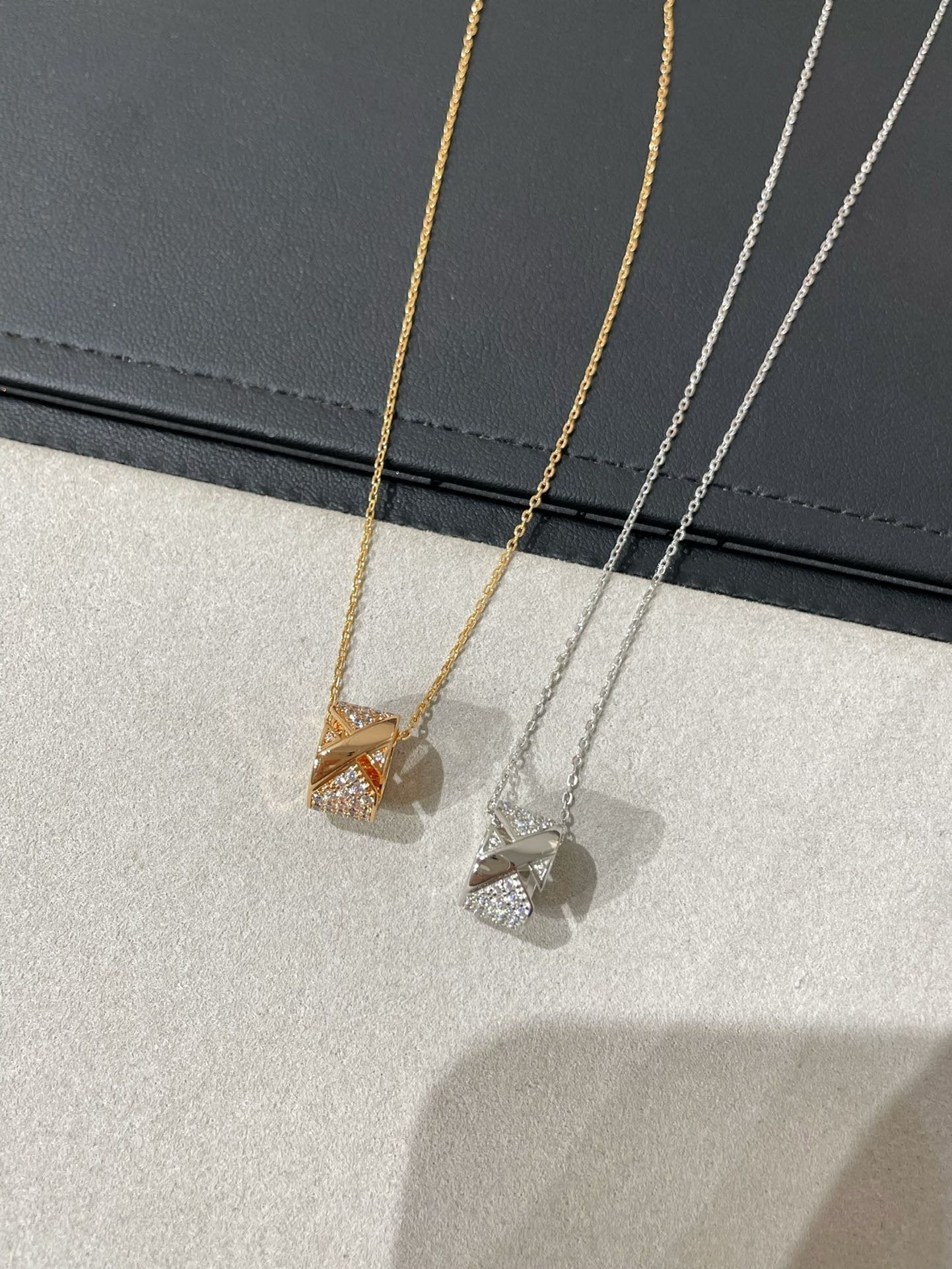 [Psychic Jewelrys]LIENS EVIDENCE DIAMOND PAVED NECKLACE