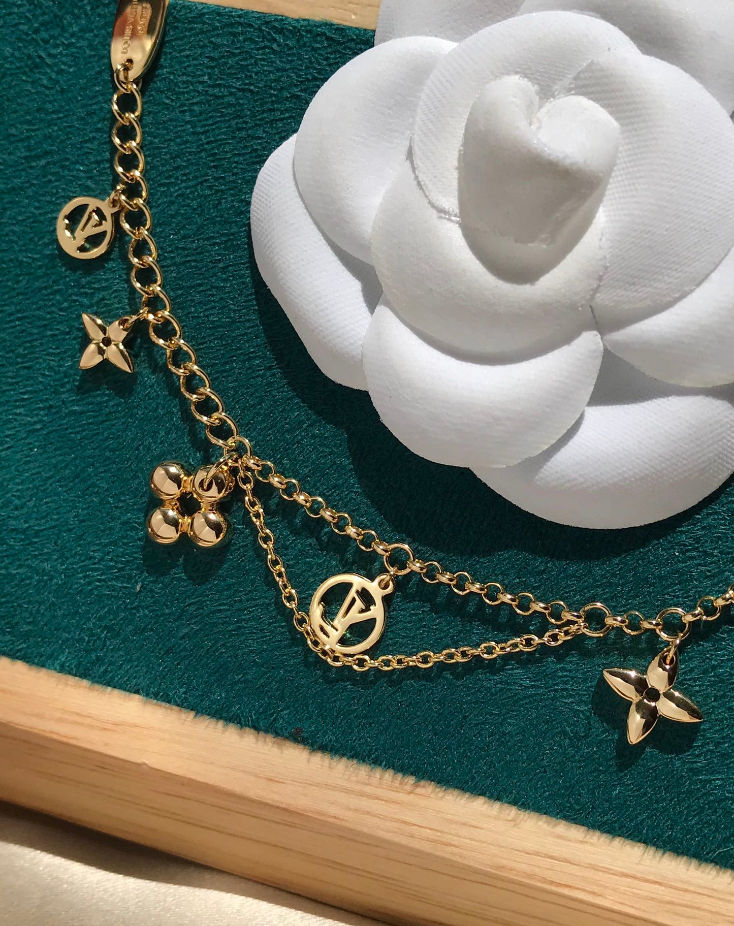[Psychic Jewelrys]BLOOMING PINK GOLD MOP BRACELET