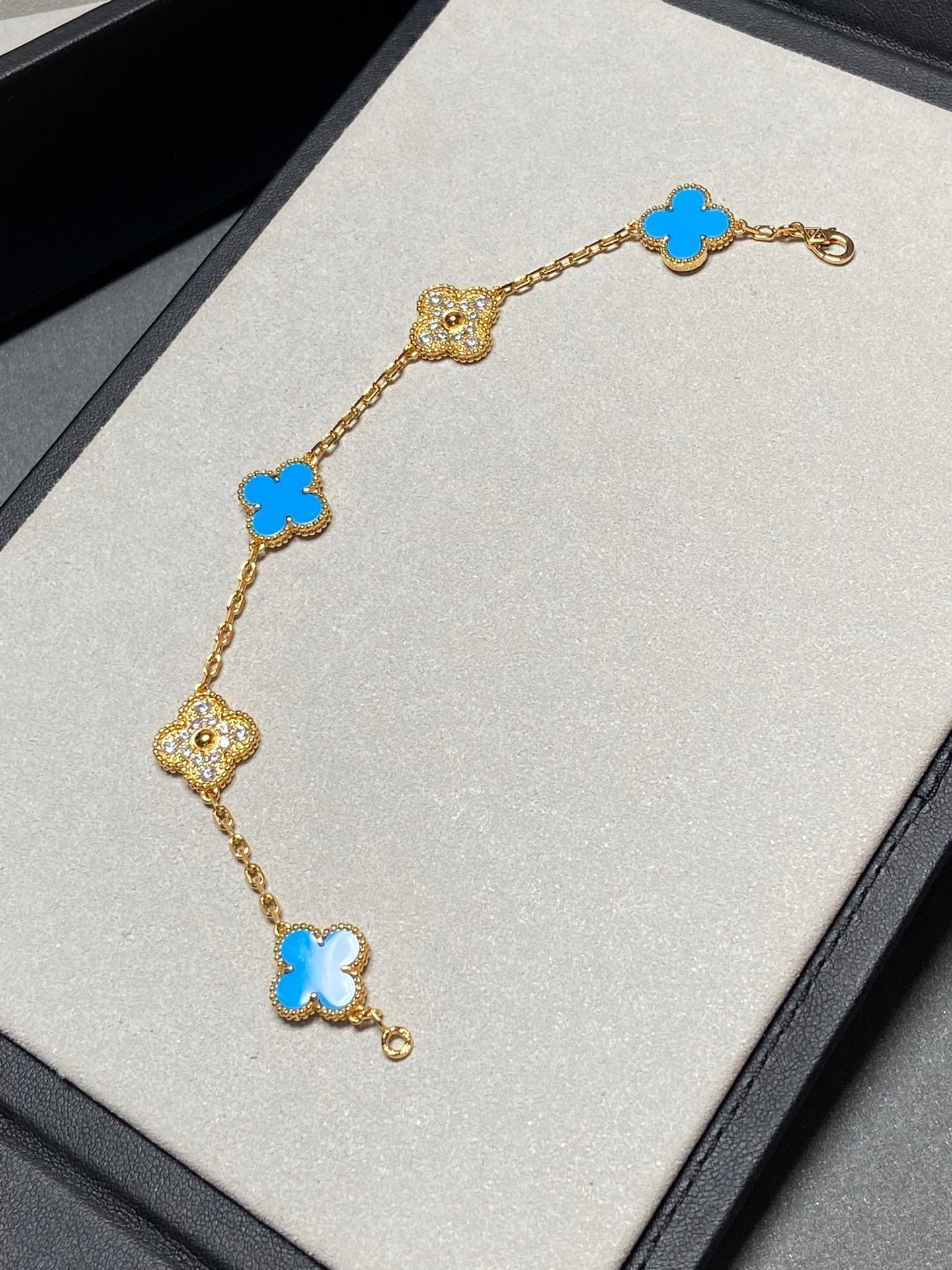 [Psychic Jewelrys]CLOVER 5 MOTIF BLUE CHALCEDONY DIAMOND GOLD BRACELET
