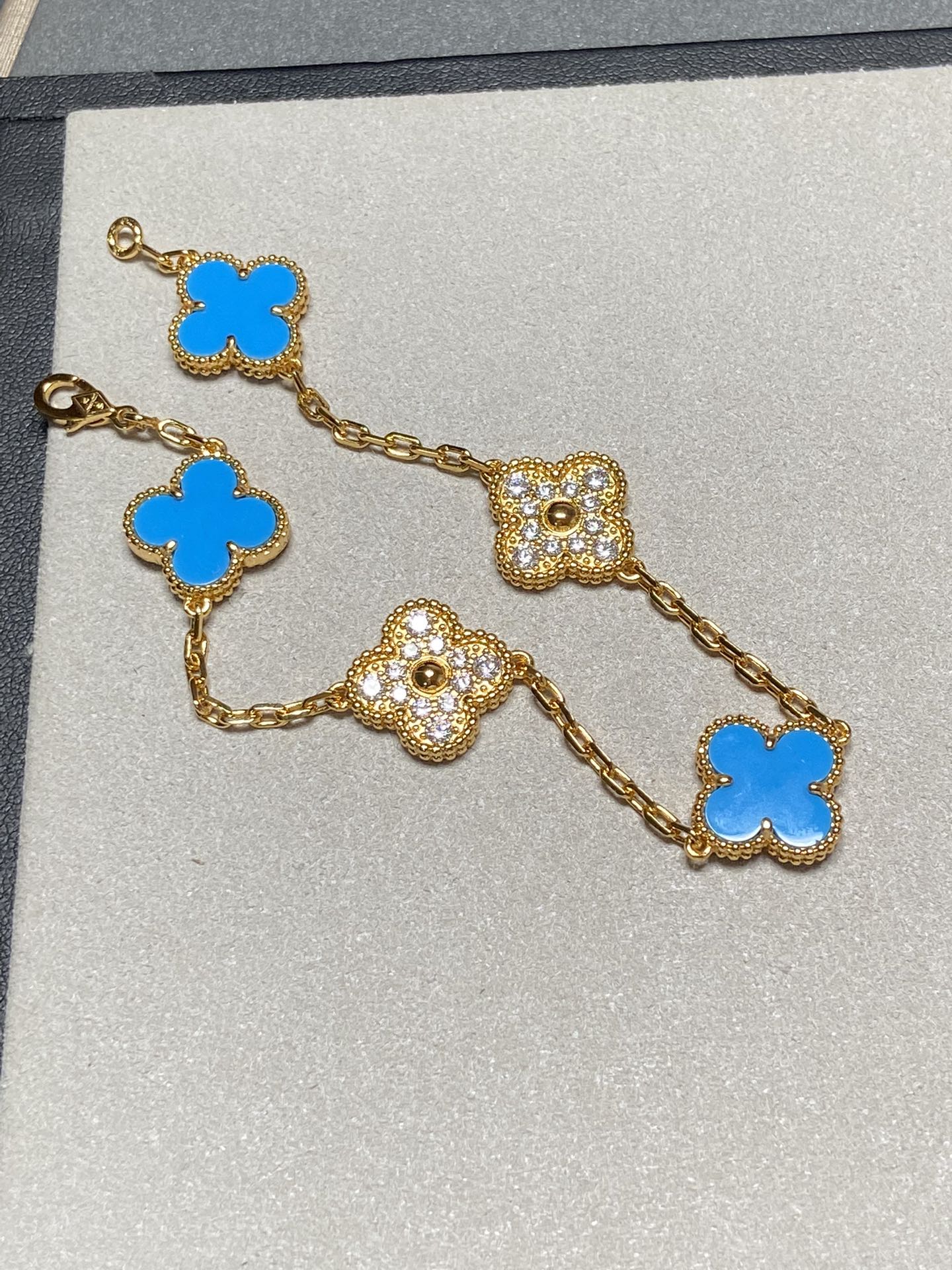 [Psychic Jewelrys]CLOVER 5 MOTIF BLUE CHALCEDONY DIAMOND GOLD BRACELET