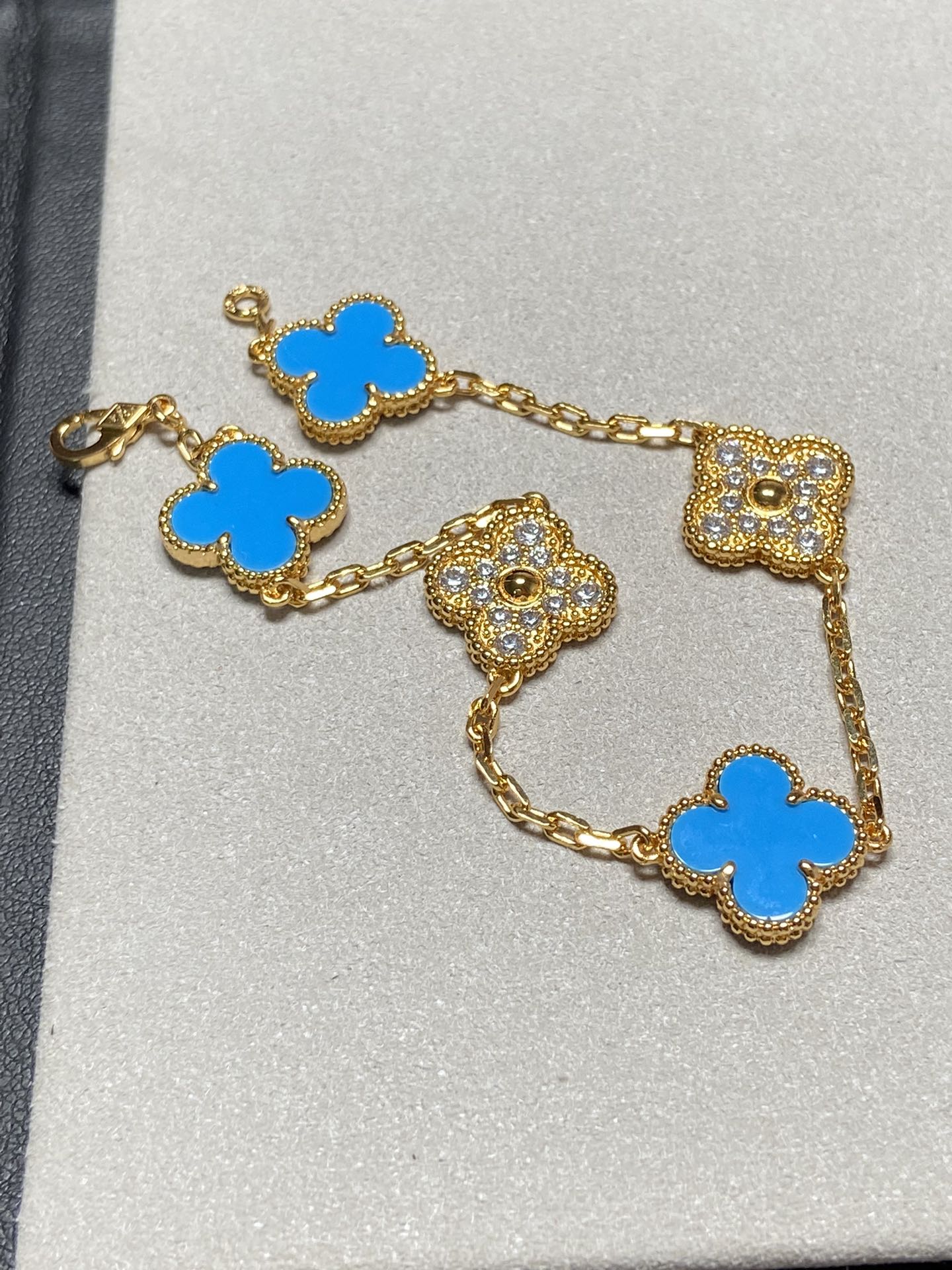 [Psychic Jewelrys]CLOVER 5 MOTIF BLUE CHALCEDONY DIAMOND GOLD BRACELET