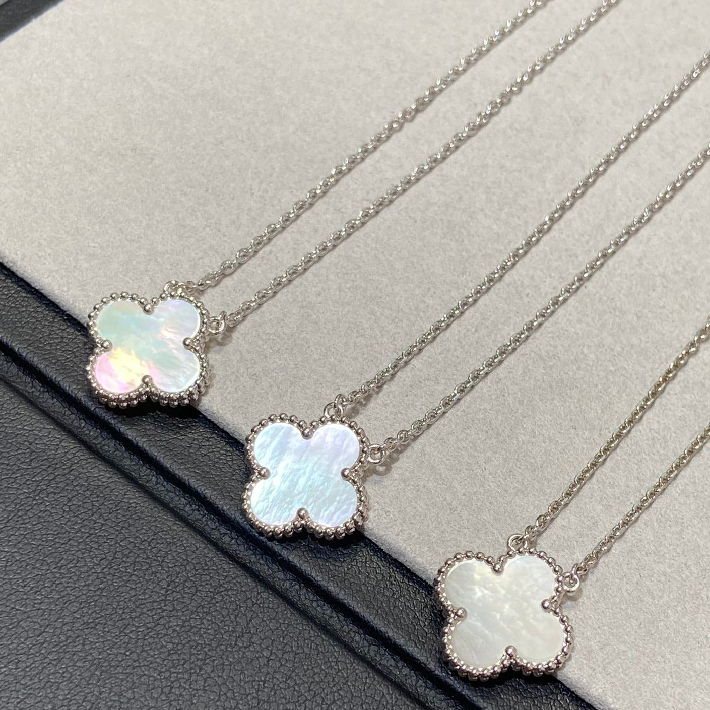[Psychic Jewelrys]CLOVER MEDIUM SILVER WHITE MOP NECKLACE