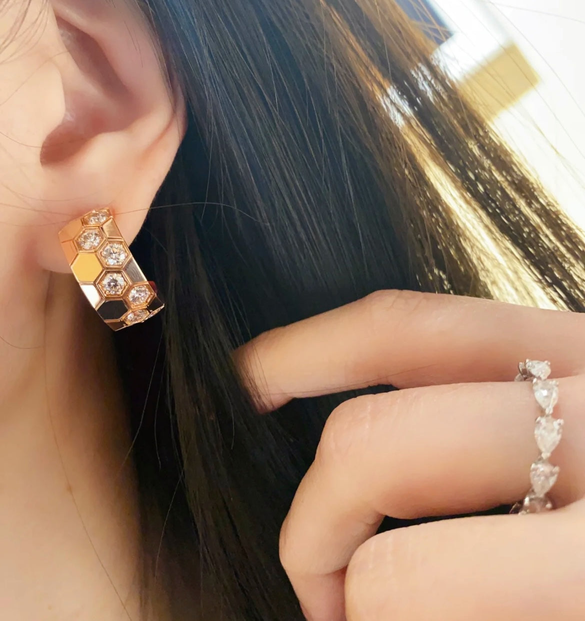 [Psychic Jewelrys]BEE LOVE DIAMOND HOOP EARRINGS