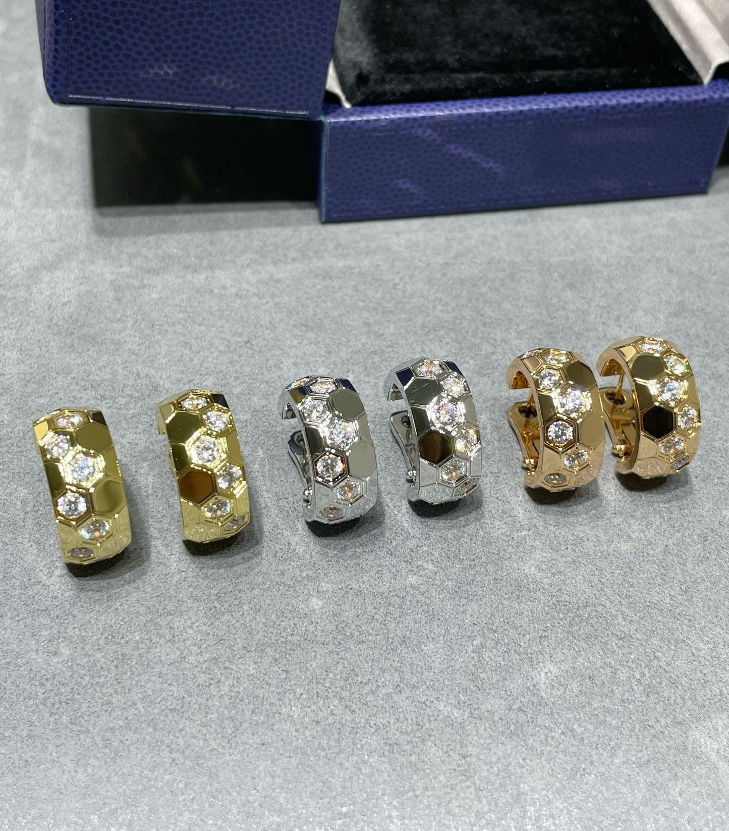 [Psychic Jewelrys]BEE LOVE DIAMOND HOOP EARRINGS