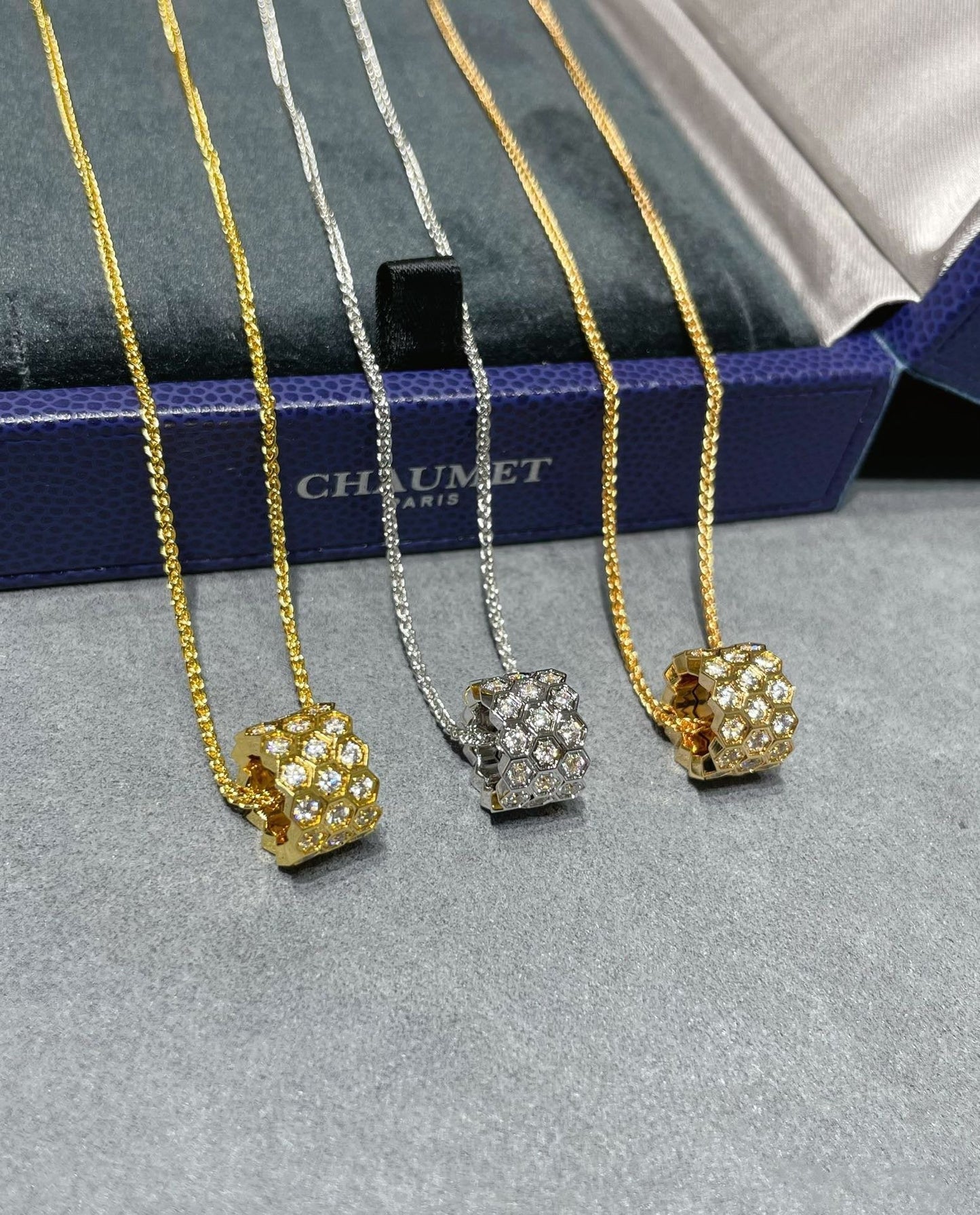 [Psychic Jewelrys]BEE LOVE DIAMOND PAVED 3 ROW NECKLACE