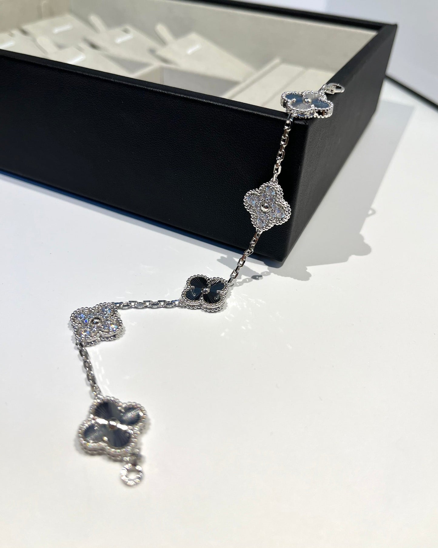 [Psychic Jewelrys]CLOVER 5 MOTIF SILVER DIAMOND BRACELET