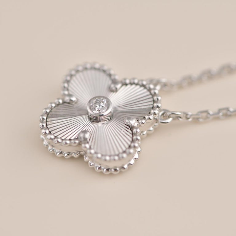[Psychic Jewelrys]CLOVER  15MM DIAMOND LASER NECKLACE SILVER