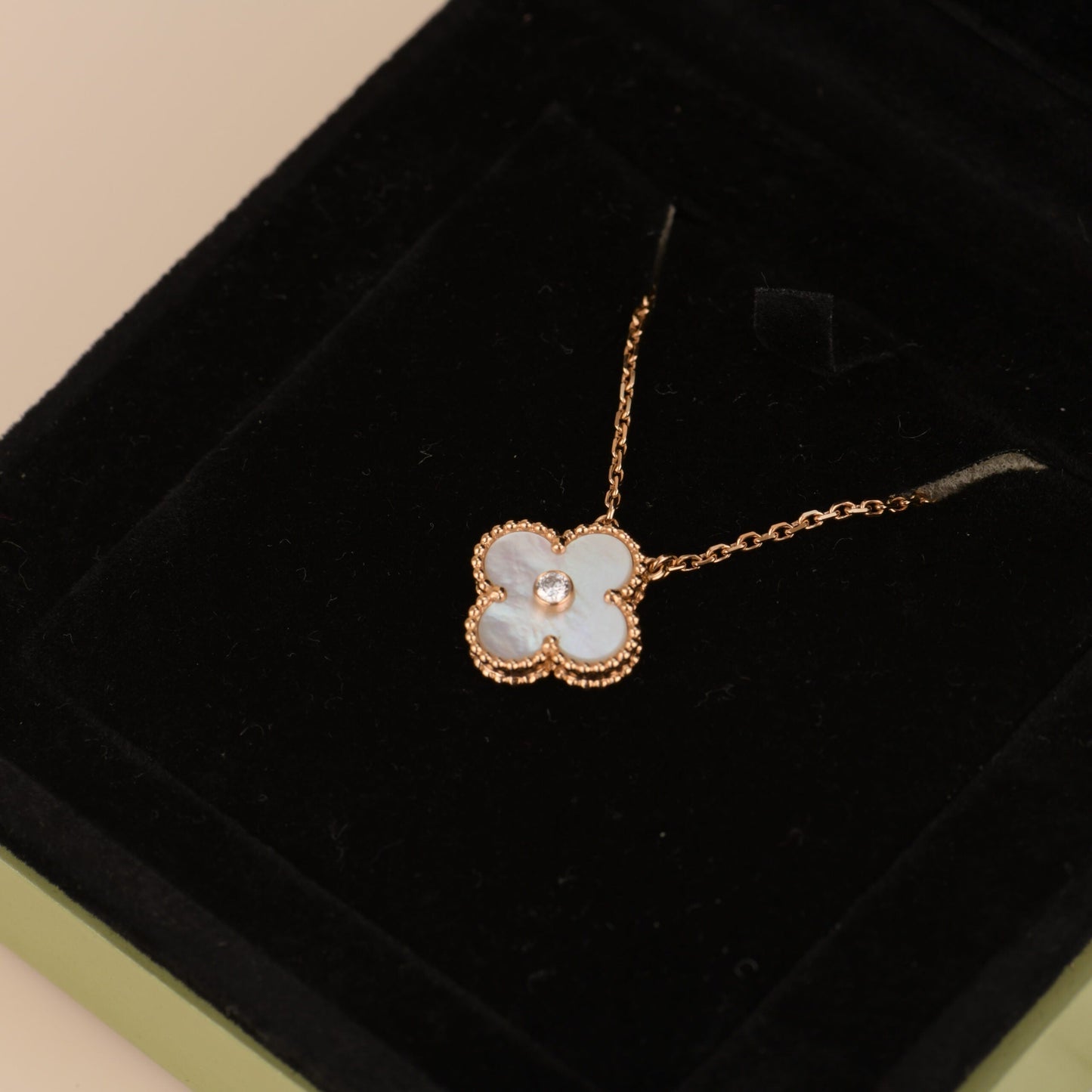 [Psychic Jewelrys]CLOVER 15MM DIAMOND WHITE FRITILLARIA NECKLACE