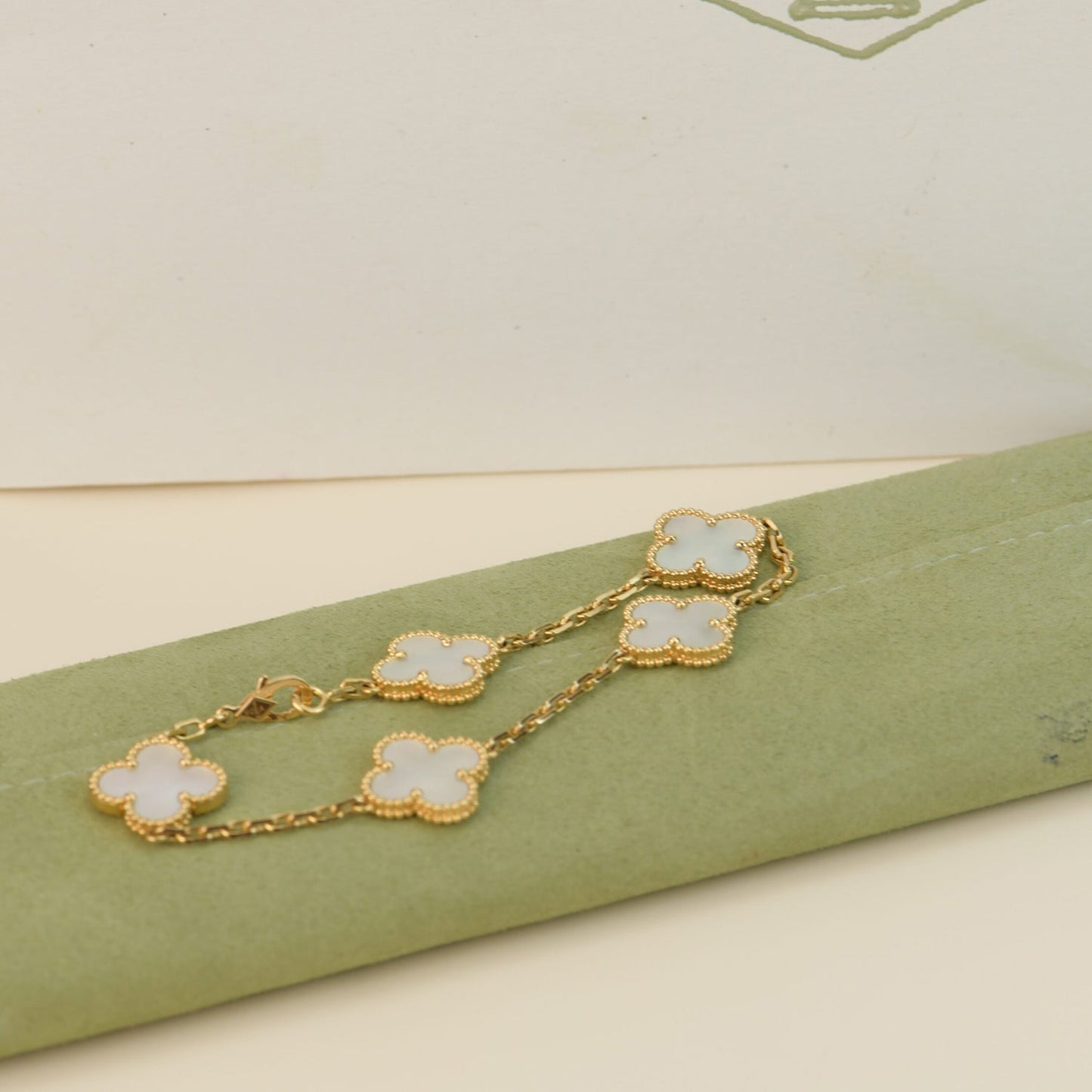 [Psychic Jewelrys]CLOVER  5 MOTIF WHITE MOP BRACELET