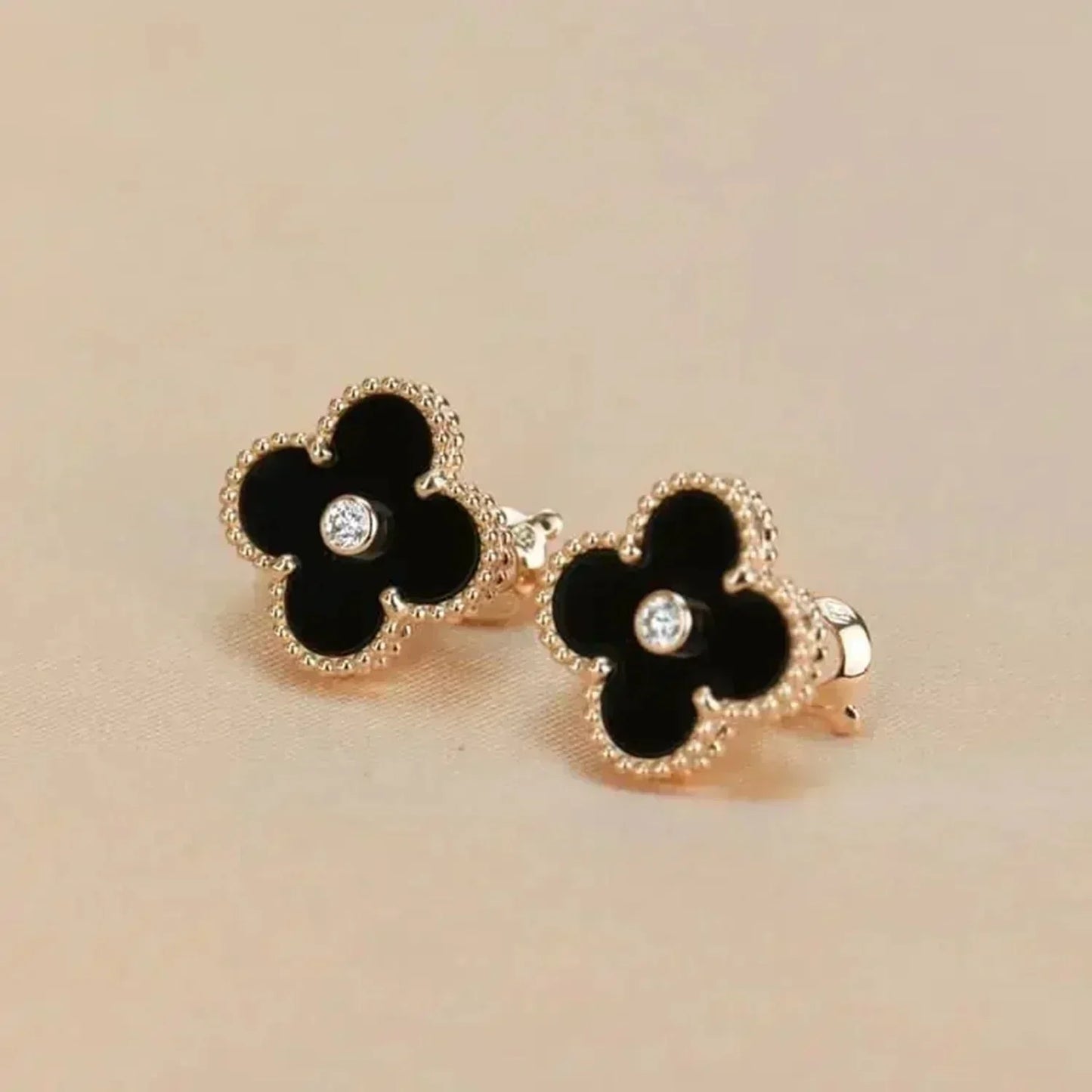 [Psychic Jewelrys]CLOVER MEDIUM 1 MOTIFS ONYX DIAMOND EARRINGS