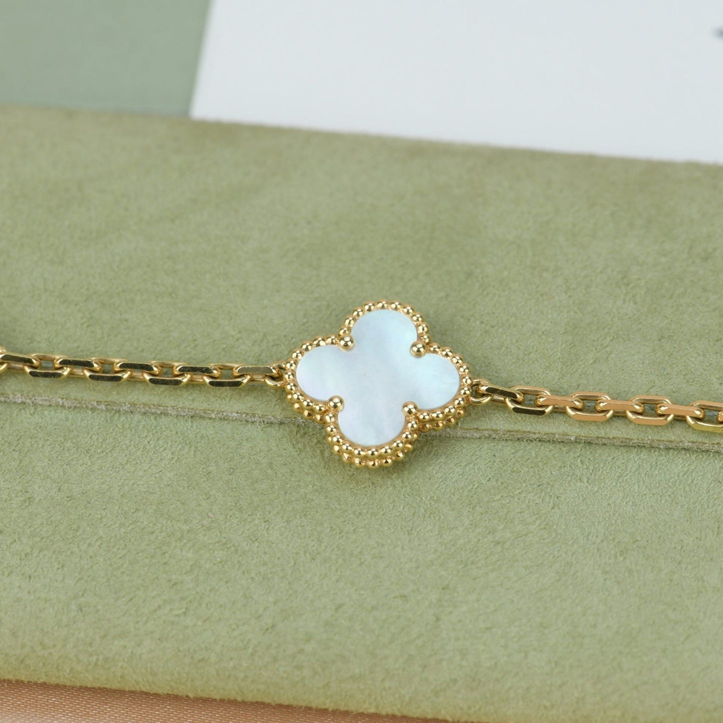 [Psychic Jewelrys]CLOVER  5 MOTIF WHITE MOP BRACELET