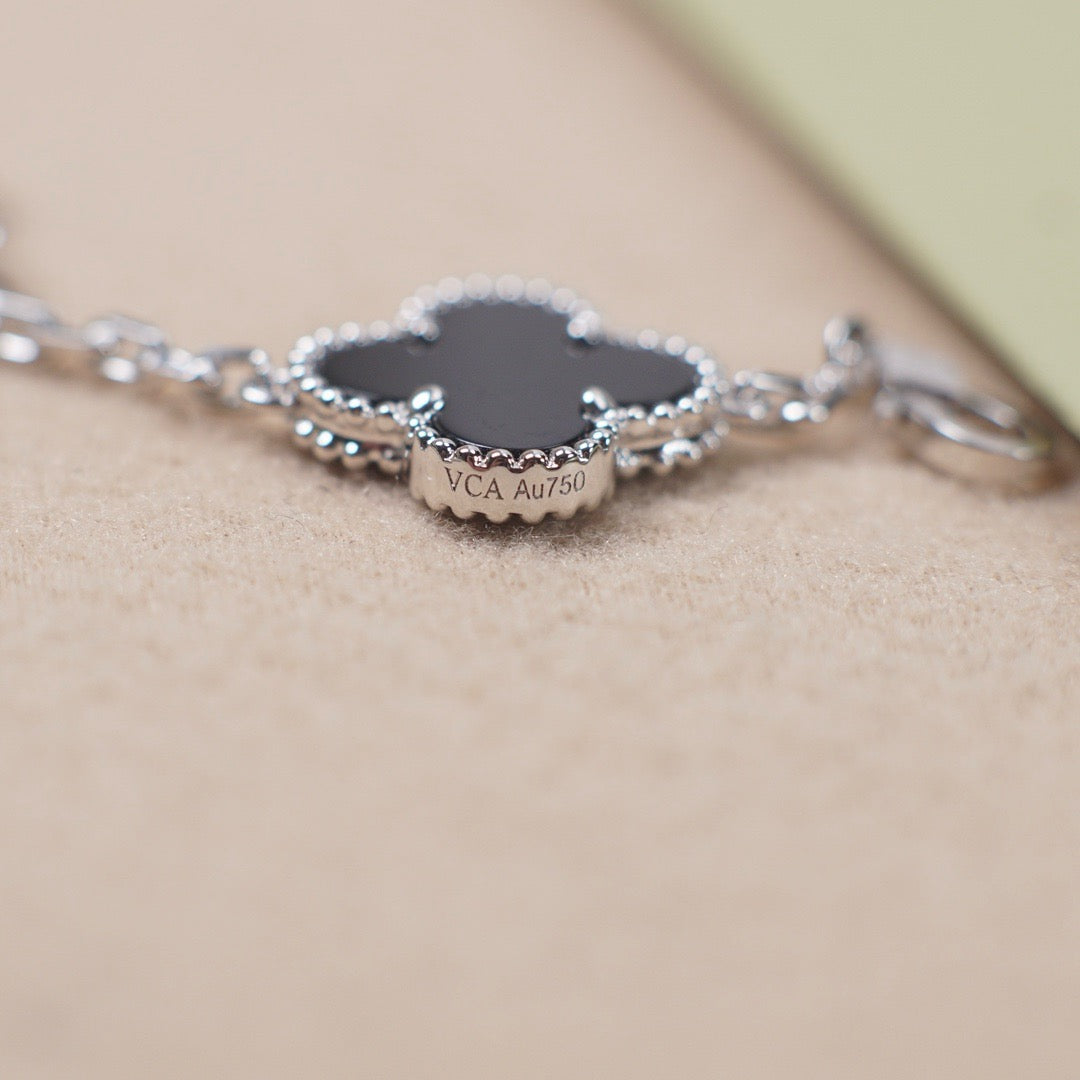 [Psychic Jewelrys]CLOVER 5 MOTIF ONYXS  BRACELET SILVER