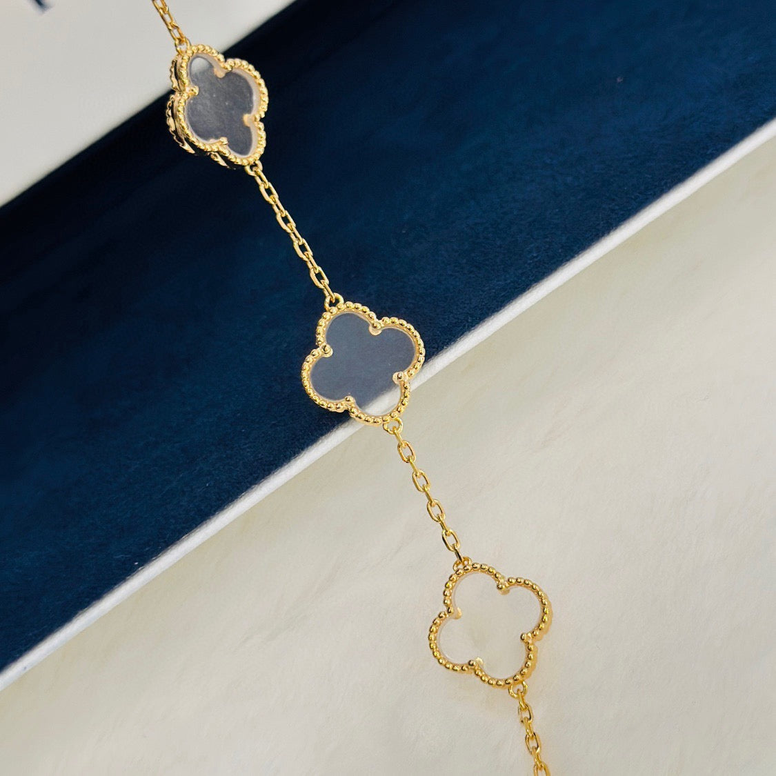 [Psychic Jewelrys]CLOVER 5 MOTIF ROCK CRYSTAL PINK GOLD BRACELET