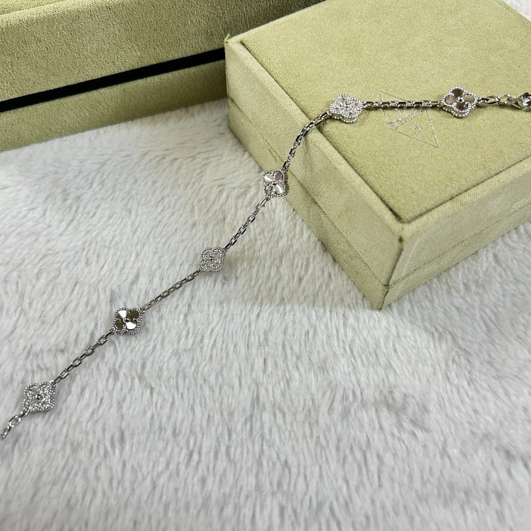 [Psychic Jewelrys]CLOVER 6 MOTIF DIAMOND LASER BRACELET