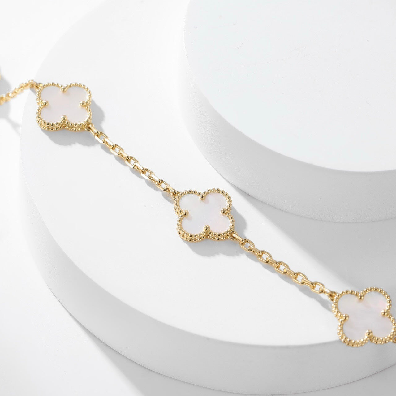 [Psychic Jewelrys]CLOVERS THE 10-MOTIFS WHITE MOTHER OF PEARL NECKLACE
