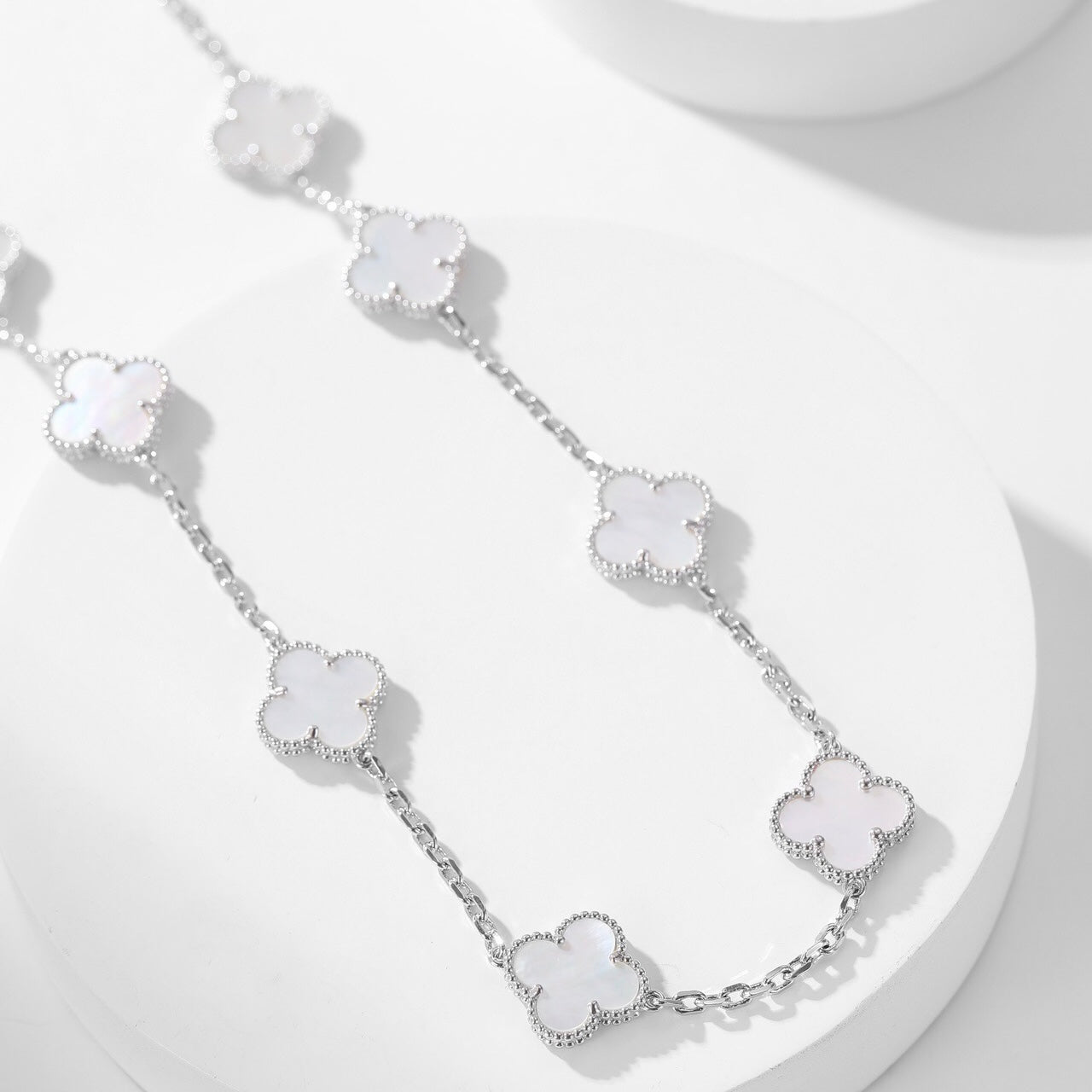 [Psychic Jewelrys]CLOVERS THE 10-MOTIFS WHITE MOTHER OF PEARL NECKLACE