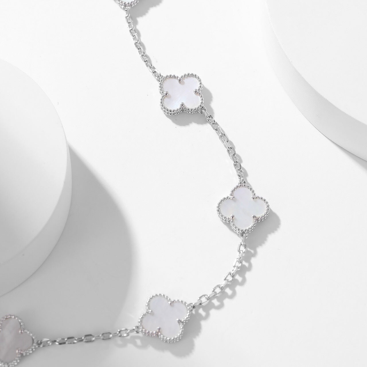 [Psychic Jewelrys]CLOVERS THE 10-MOTIFS WHITE MOTHER OF PEARL NECKLACE
