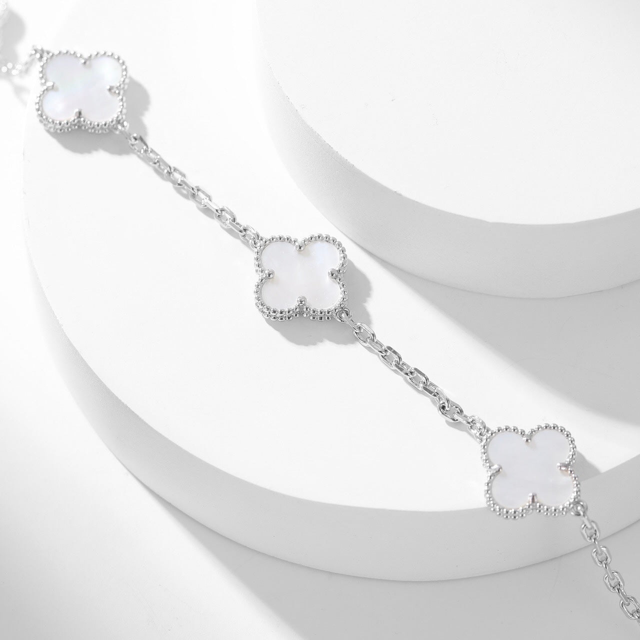[Psychic Jewelrys]CLOVERS THE 10-MOTIFS WHITE MOTHER OF PEARL NECKLACE