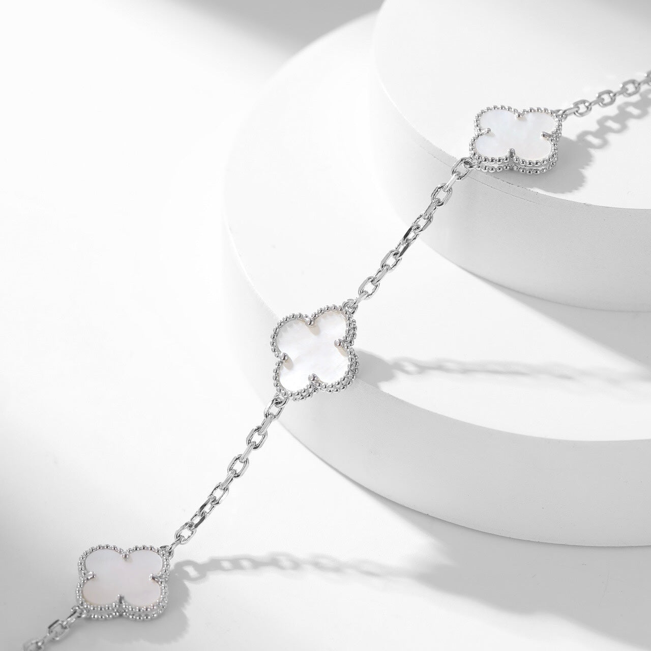 [Psychic Jewelrys]CLOVERS THE 10-MOTIFS WHITE MOTHER OF PEARL NECKLACE