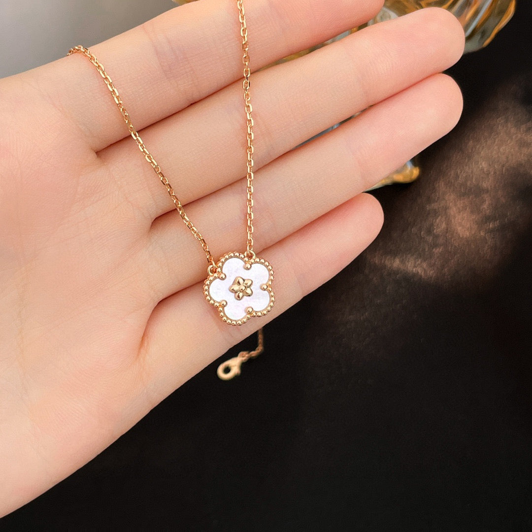 [Psychic Jewelrys]LUCKY  WHITE MOP  PLUM BLOSSOM NECKLACE