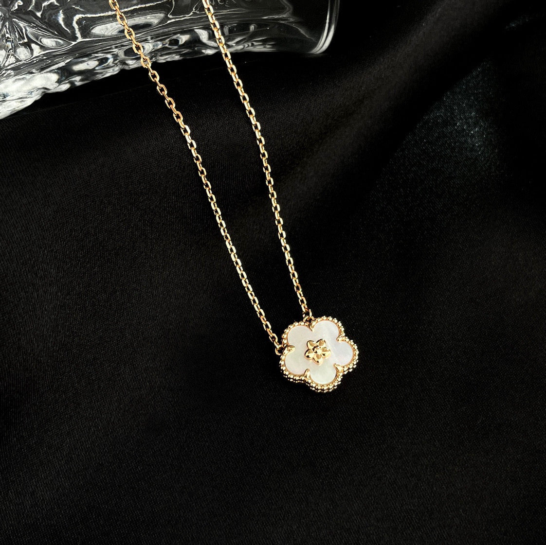 [Psychic Jewelrys]LUCKY  WHITE MOP  PLUM BLOSSOM NECKLACE
