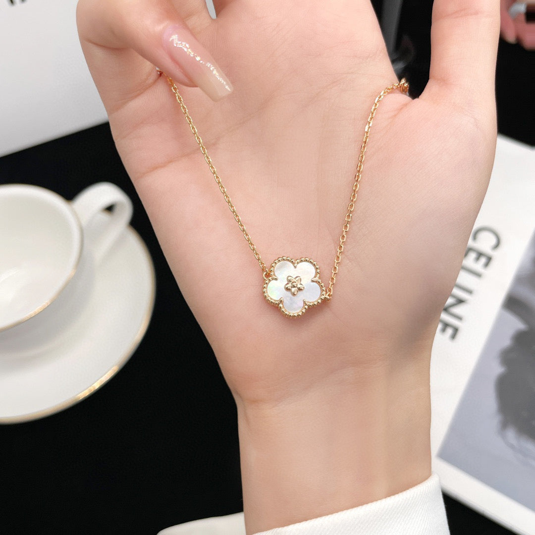 [Psychic Jewelrys]LUCKY  WHITE MOP  PLUM BLOSSOM NECKLACE