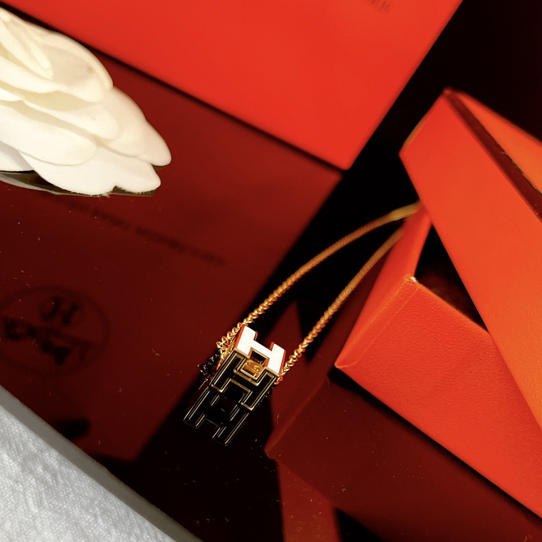 [Psychic Jewelrys]H WHITE SQUARE GOLD NECKLACE