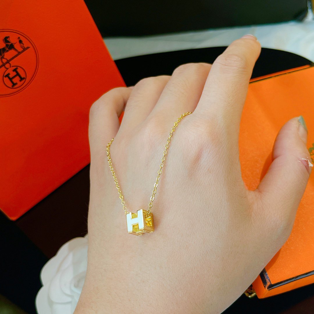 [Psychic Jewelrys]H WHITE SQUARE GOLD NECKLACE