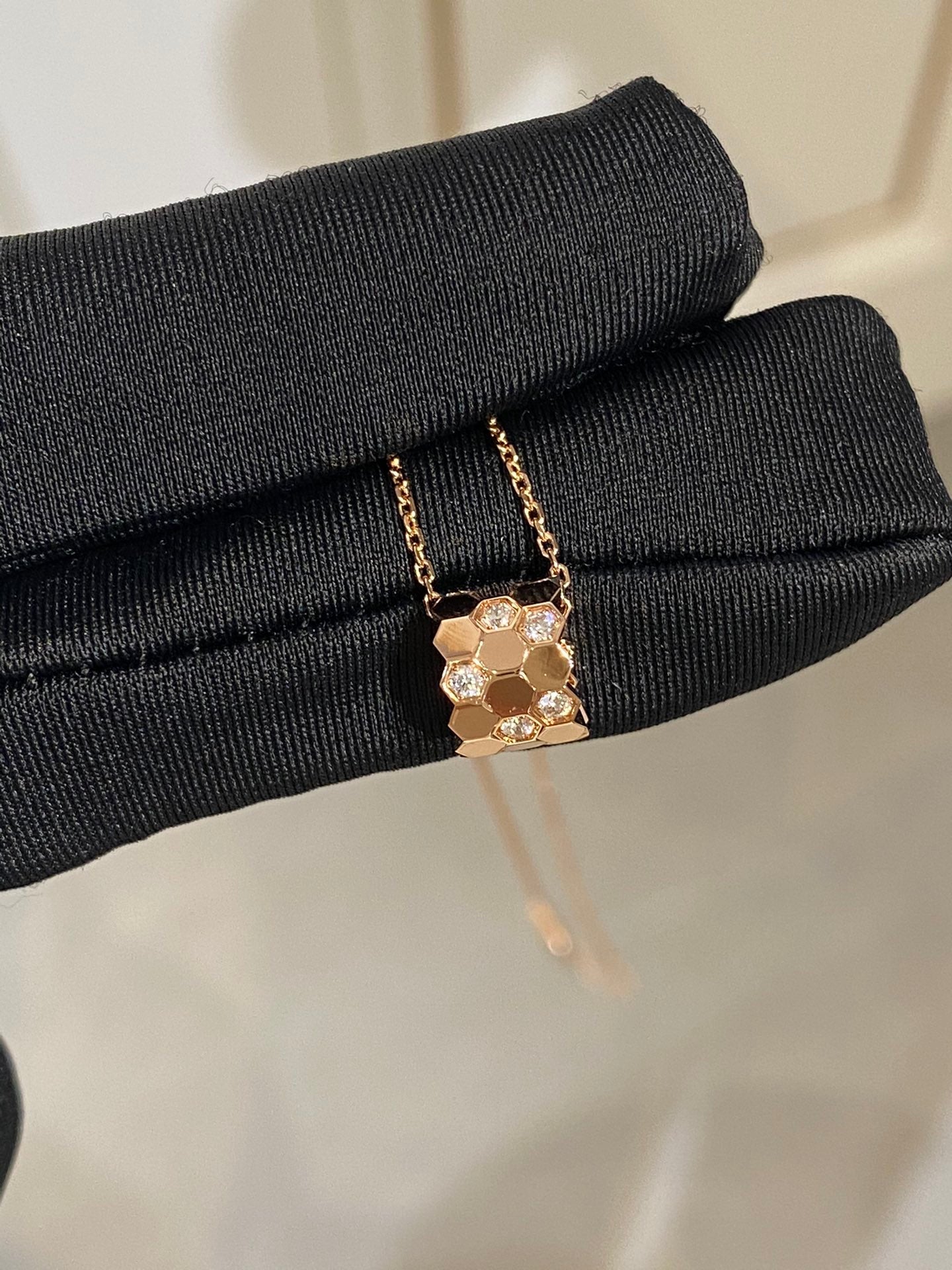 [Psychic Jewelrys]BEE LOVE DIAMOND NECKLACE