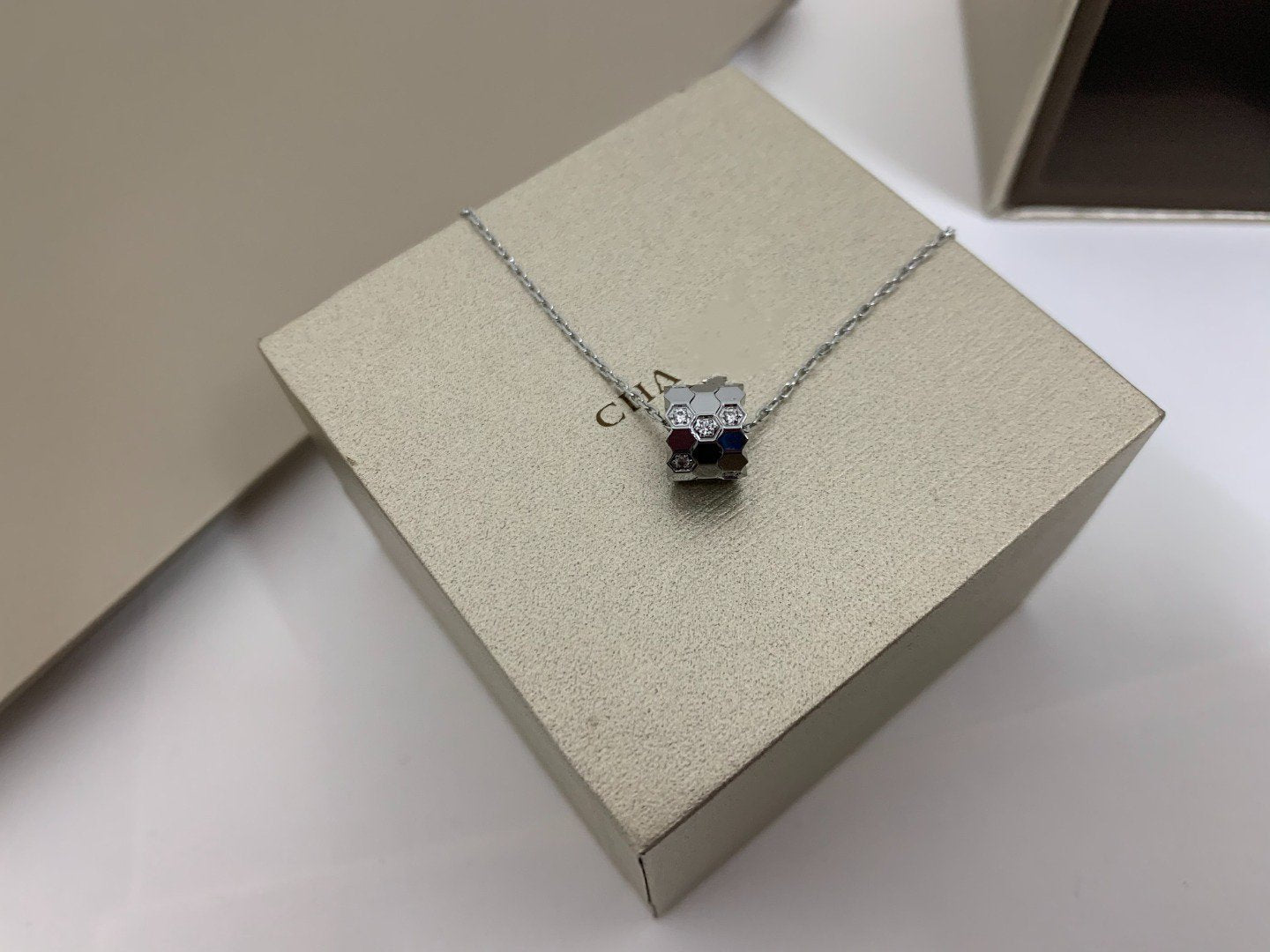 [Psychic Jewelrys]BEE LOVE DIAMOND NECKLACE