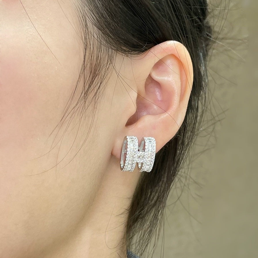 [Psychic Jewelrys]H STUD EARRINGS WITH SILVER DIAMONDS
