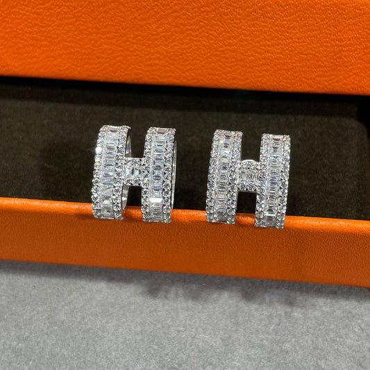 [Psychic Jewelrys]H STUD EARRINGS WITH SILVER DIAMONDS