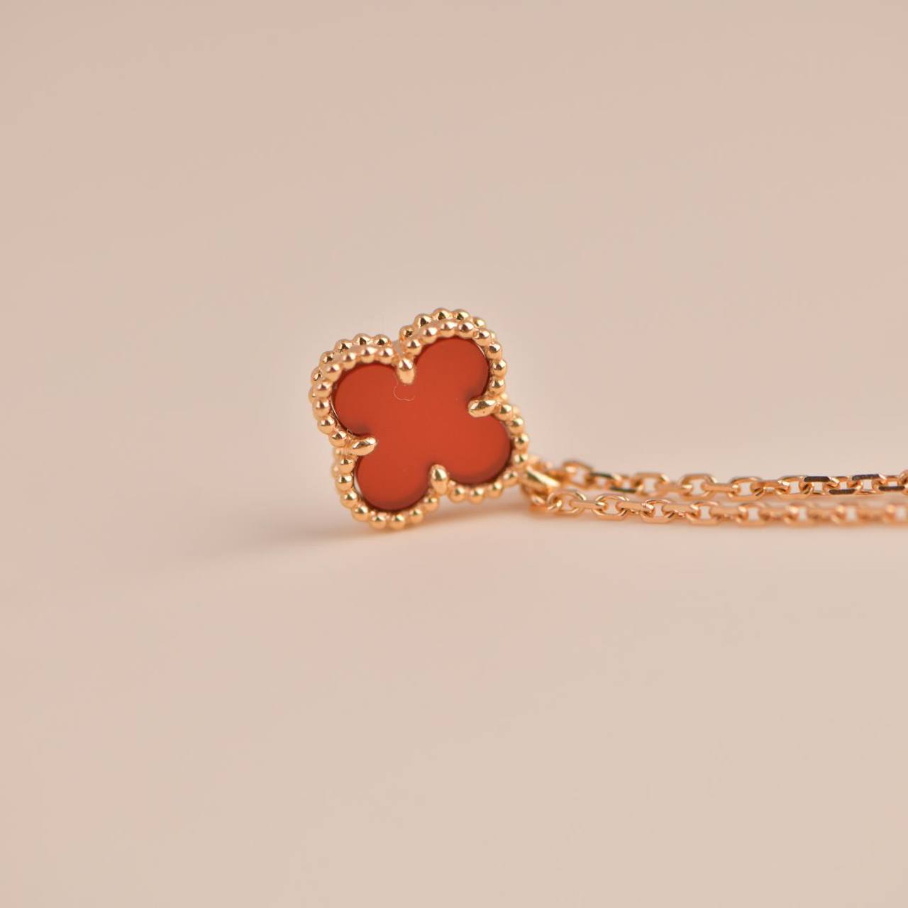 [Psychic Jewelrys]CLOVER MINI 9.5MM WHITE CARNELIANS NECKLACE