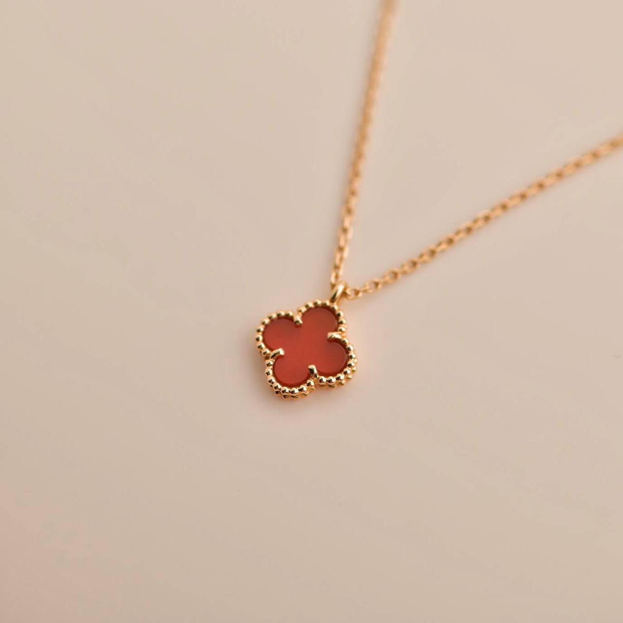 [Psychic Jewelrys]CLOVER MINI 9.5MM WHITE CARNELIANS NECKLACE