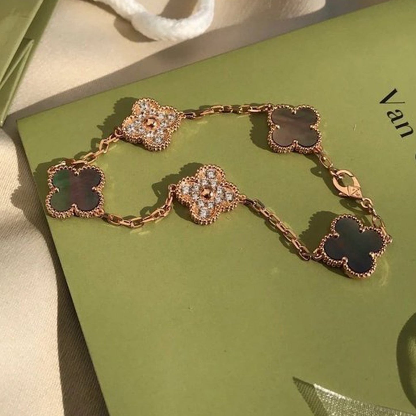 [Psychic Jewelrys]CLOVER 5 MOTIF GRAY MOP DIAMOND BRACELET