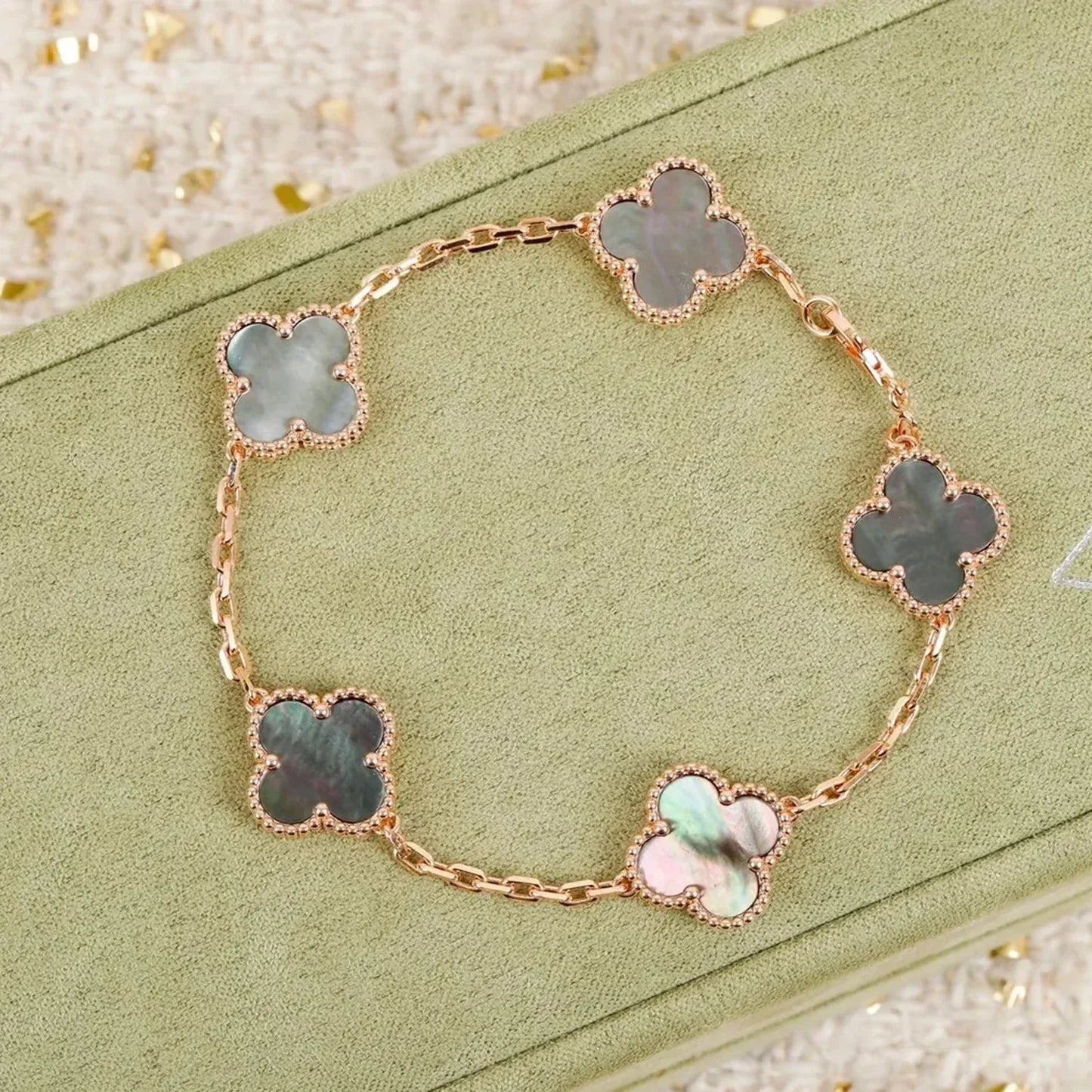 [Psychic Jewelrys]CLOVER 5 MOTIF GRAY MOP  BRACELET